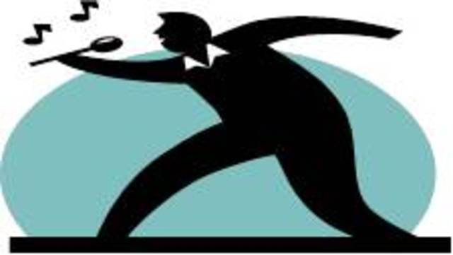 Became vocalist for Pinetoppers