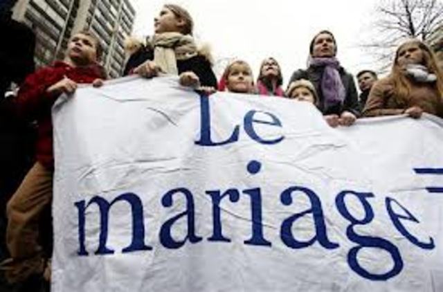Francia aprueba el matrimonio del mismo sexo.