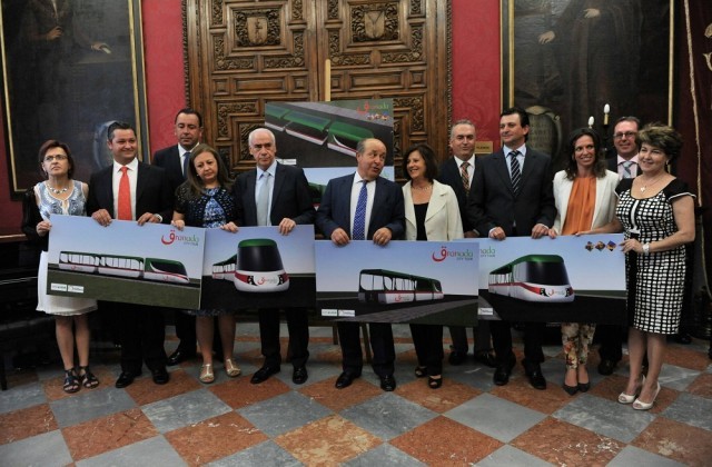 El tren ofrece ruta al Albaicín y precio especial