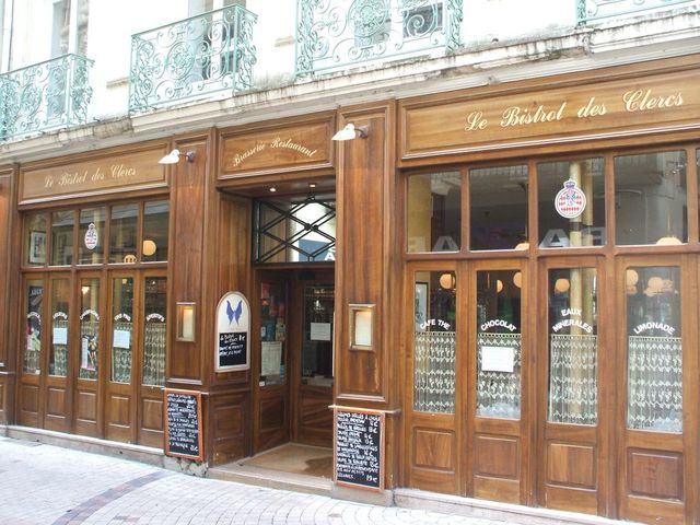 Napoleon posted to the La Fere Regiment, in Valence