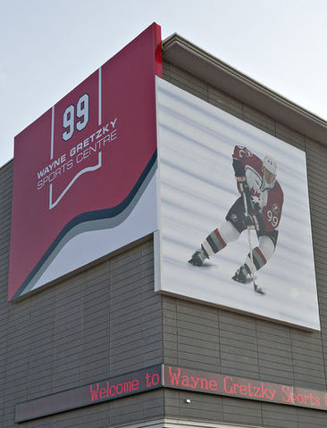 Wayne Douglas Gretzky is born in Brantford, Ontario