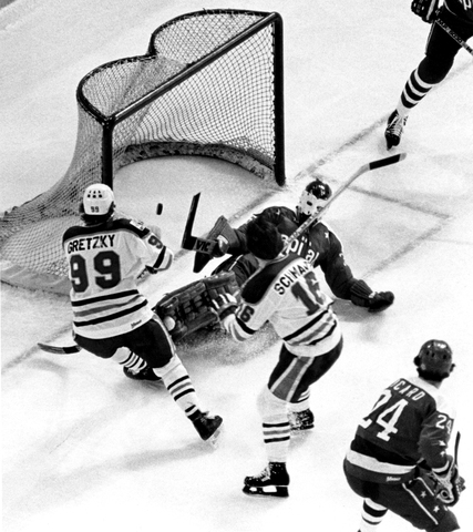 Gretzky tallies 7 assists, a record for first-year players