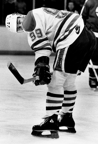 Gretzky scores 100 goals