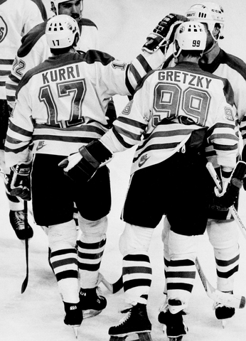 Gretzky dominates the league