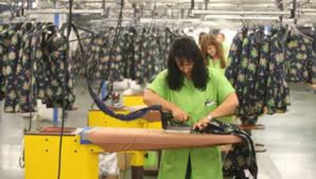 Abre primera tienda zara