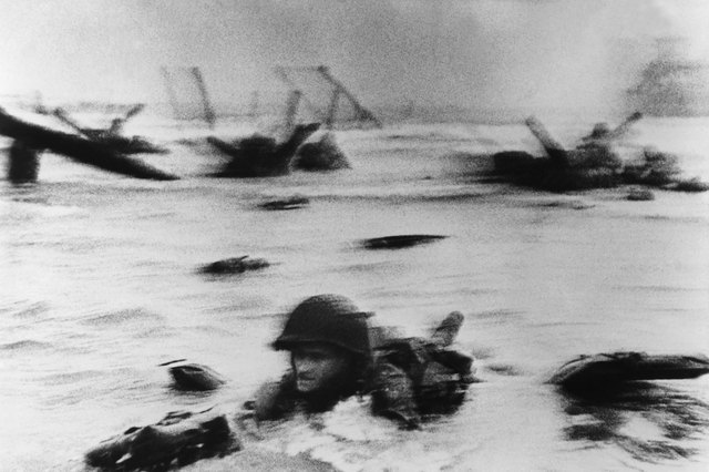 Robert Capa - D Day landing