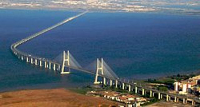 Puente Vasco da Gama