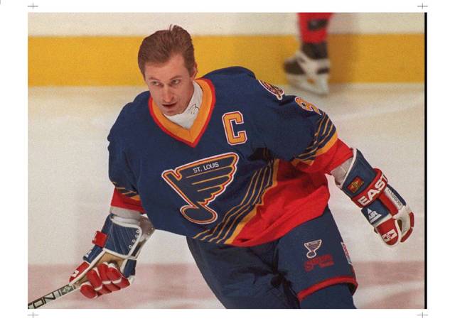 Gretzky scores his first goal with the St. Louis Blues