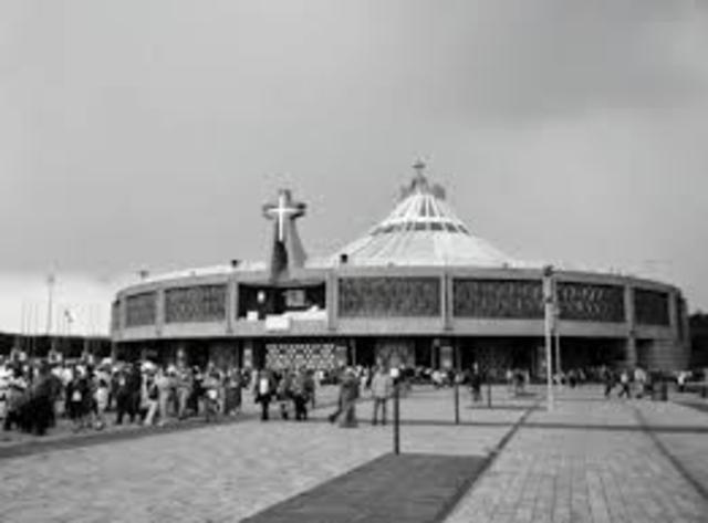 La nueva Basílica de Santa María Guadalupe, finalizada el año 1976, ocupa un área de 10 mil metros cuadrados y es el más grande espacio para la devoción católica en México.