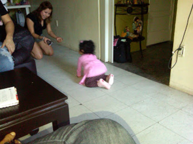 gateando en mi casita