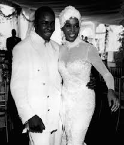After three years engaged, she got married with Bobby Brown