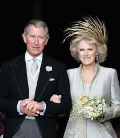 Príncipe Charles se casó con Camilla.