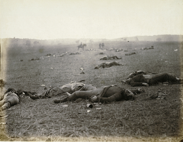 Timothy O'Sullivan - A Harvest of Death / Gettysburg - Pennsylvania