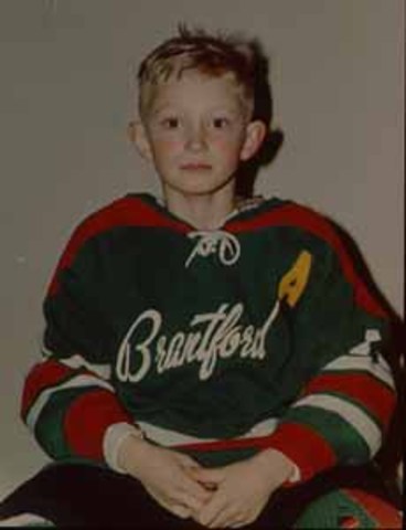 Wayne Gretzky is born