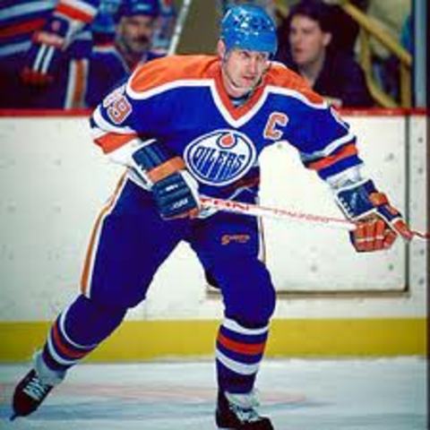 Wayne Gretzky sgined to the Oilers
