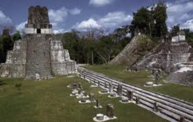 ( Del 300 al 700 d.C.) LOS MAYAS Y EL PERÍODO CLÁSICO TEMPRANO Y MEDIO