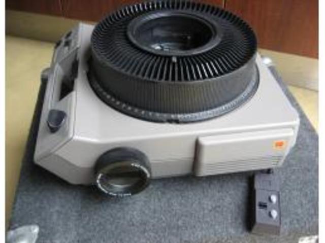 PROYECTOR   DE DIAPOSITIVAS (CARROUSEL)