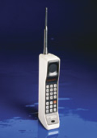 1983 Motorola creates the first commercially available cellular phone