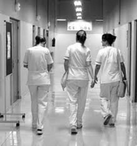 LAS AUXILIARES DE ENFERMERIA