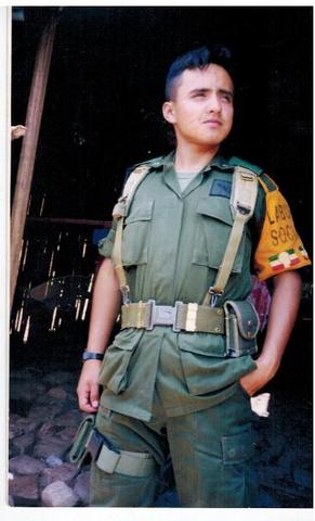 Me gradúo como subteniente de administración.