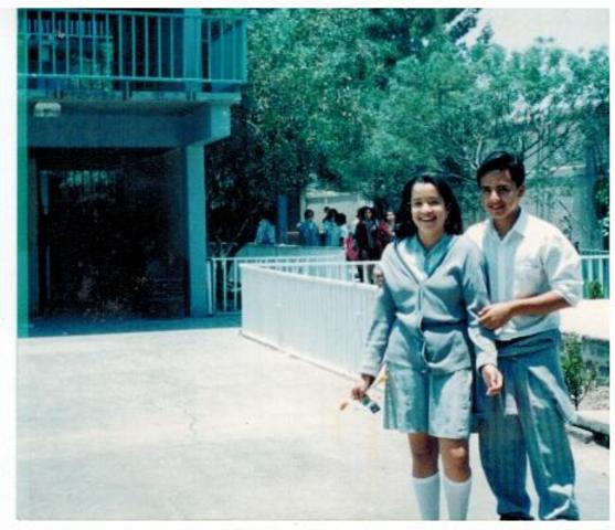 En la secundaria conoci a mi esposa