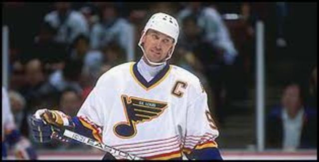 Wayne Gretzky signed to St. Louis Blues