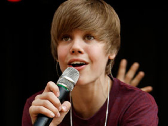 Performs at the White House