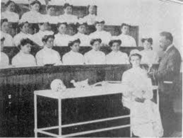 PRIMERAS ENSEÑANZAS SOBRE ENFERMERIA