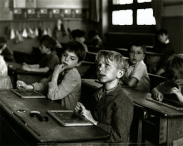 Menudencias farragosas con las que se le acompaña bajo el nombre de educación