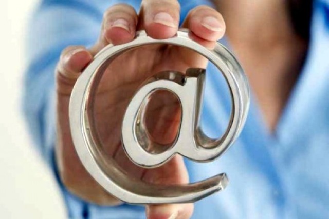 1971ray tomlinson incorporo el uso de laarroba