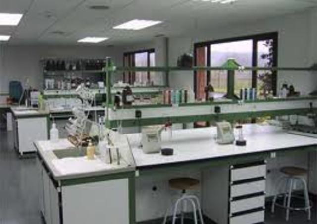 EL PRIMER LABORATORIO ABIERTO CON MICROSCOPIO EN COLOMBIA