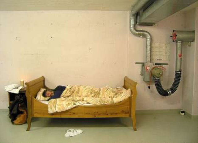 EL PRIMER HOTEL ECONOMICO AUSTERO