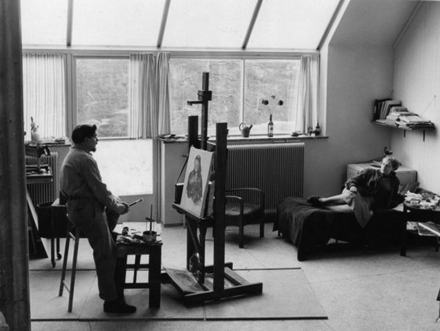 Rents a studio in Blackeberg