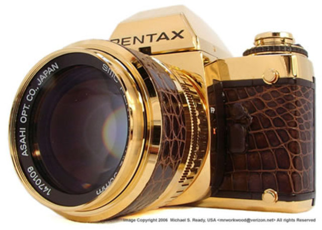 First Asahi Pentax SLR introduced.