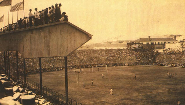 el primer estadio de  futbol