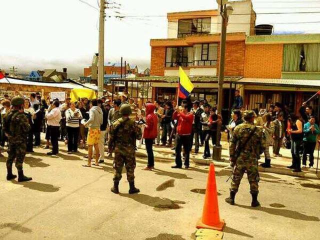 cacerolazos en el batallón