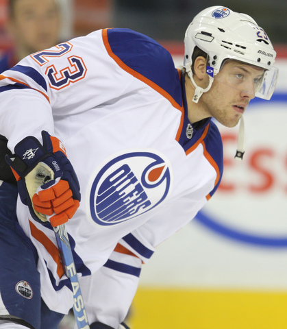 Hot-and-cold Linus Omark signed to one-year deal