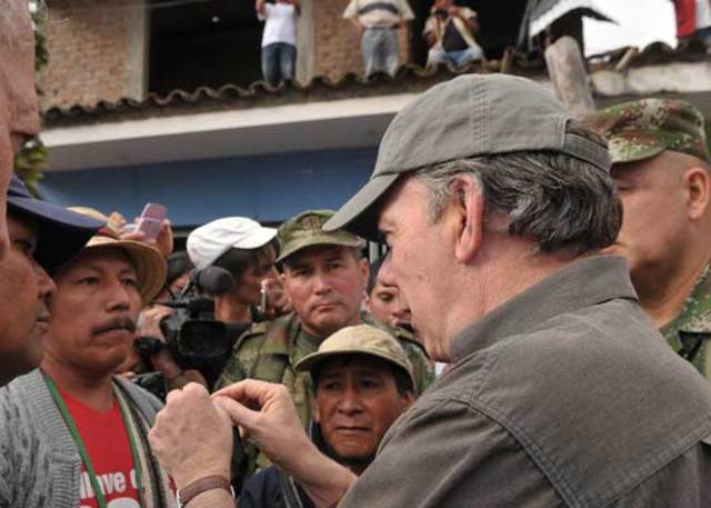 Presidente acepta negociar con campesinos para levantar paro