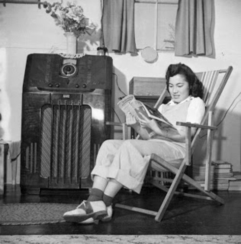 Japón utiliza el radio como complemento de la educación.