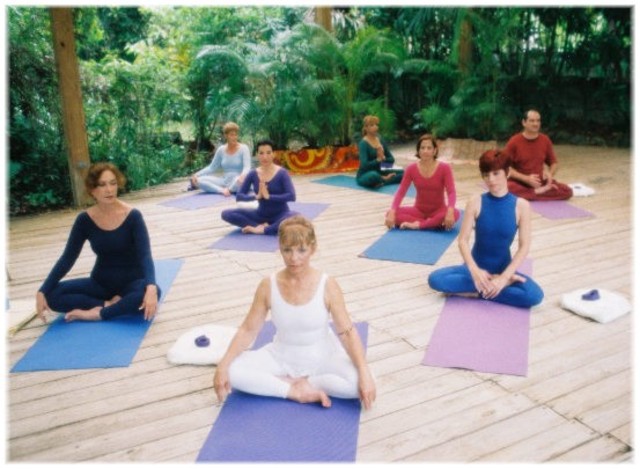 Estudio y practico Yoga