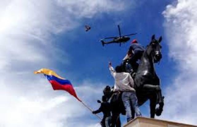 Elicóptero sobrevuela la ciudad