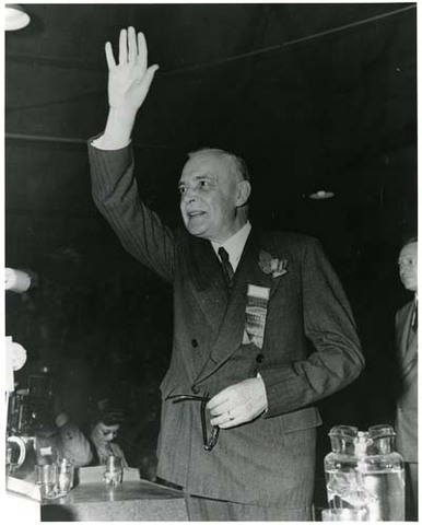 Louis Saint Laurent replaces Mackenzie King