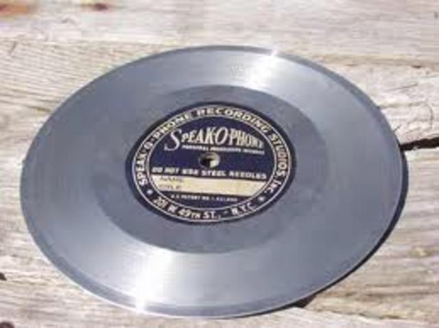 The first double-sided phonograph records are introduced