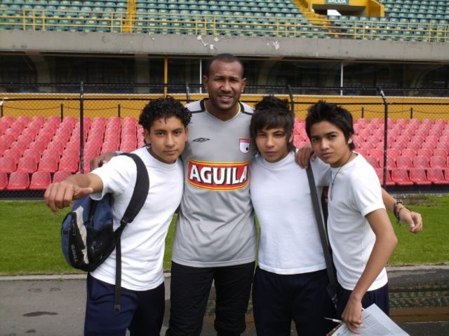 FOTOGRAFIA CON AGUSIN JULIO  EX ARQUERO DE SANTA FE Y SELECCION COLOMBIA