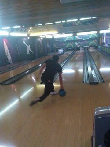 JUGANDO BOLOS CON MIS HERMANOS