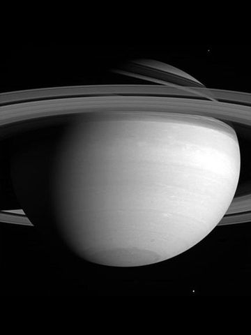 First photos of saturn are taken by voyager 1 and voyager 2 missions