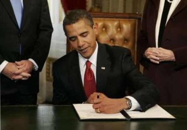 Obama signs American Recovery and Reinvestment Act of 2009