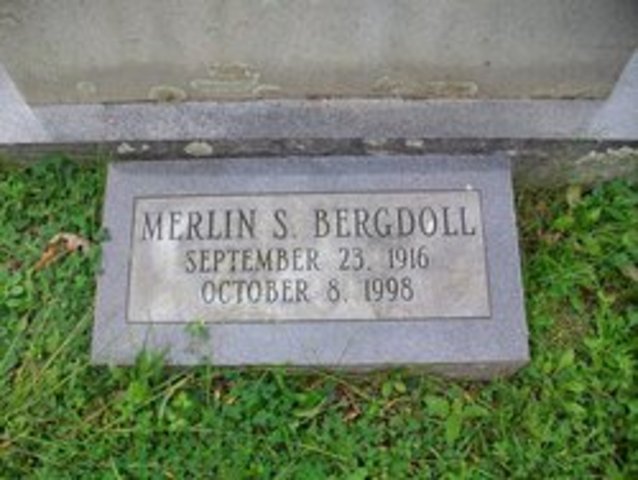 Merlin S. Bergdoll - Academico Correspondiente Extranjero