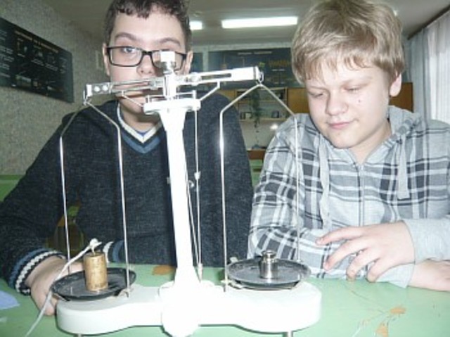 На уроке физики. Учитель Осинина О.А.