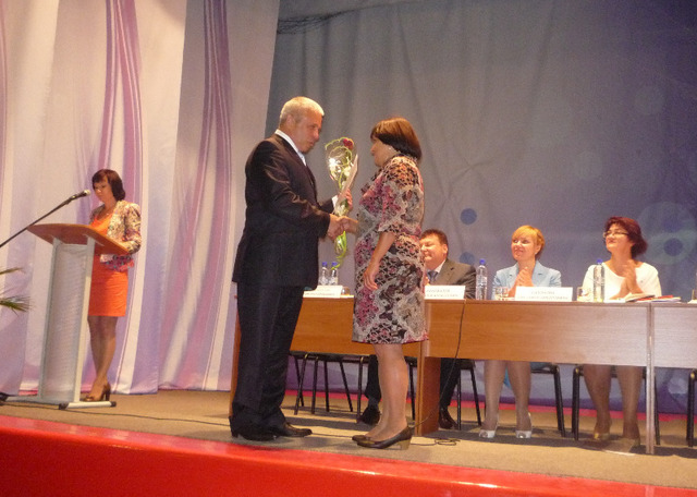 Награждение учителя.